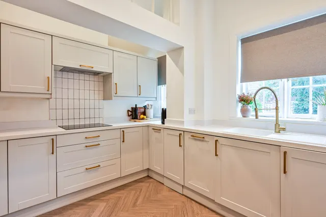 Photo 3 — Flat 1 Eastfields, 20 Lower Edgeborough Road, Guildford