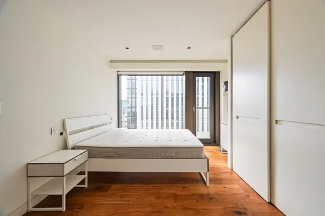 Photo 3 — 72 Roman House, Wood Street, London