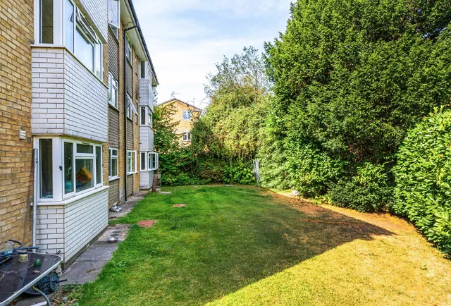 Photo 2 — Chenies Close, Tunbridge Wells, TN2 5LN