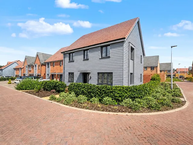 Thomas Stanley Drive, Rainham, ME8, photo 1