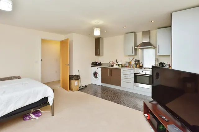 South Row, Milton Keynes, MK9, photo 2