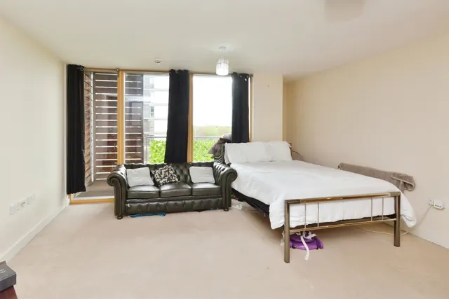South Row, Milton Keynes, MK9, photo 3
