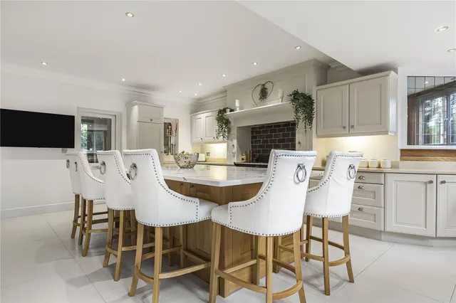 Photo 2 — Hanyards Lane, Cuffley, Hertfordshire, EN6 4AS