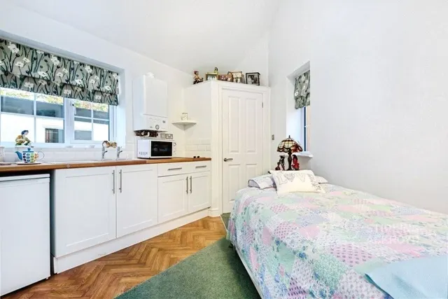 Camphill Road, West Byfleet, KT14, photo 3
