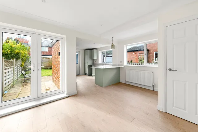 St. Johns Road, Harrogate, HG1, photo 2