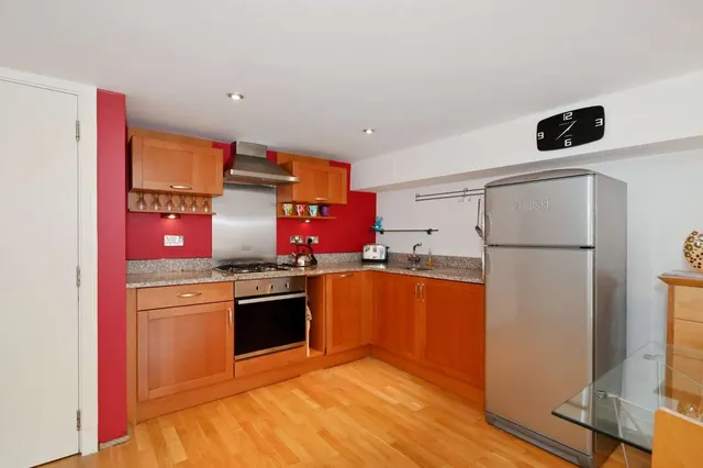 Gowers Walk, London, E1, photo 2