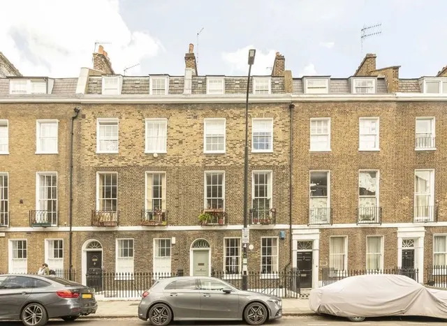 3 bedroom flat — Doughty Street, Bloomsbury, WC1N