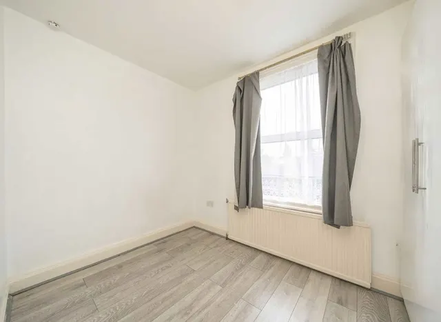 Photo 3 — Lower Mortlake Road, Richmond, TW9