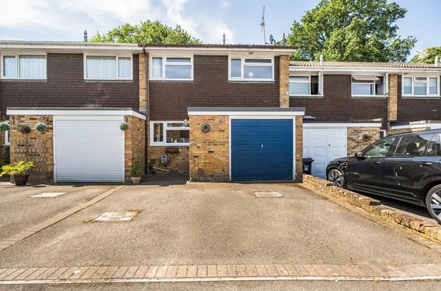 Jerrymoor Hill, Finchampstead, Wokingham, Berkshire, RG40 4UG, photo 1