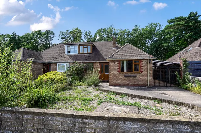 Wentworth Crescent, Ash Vale, Guildford, Surrey, GU12 5LQ, photo 1
