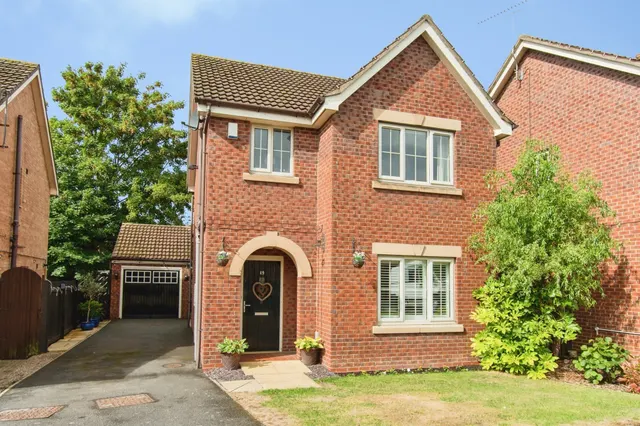 Carr Beck Drive, CASTLEFORD, photo 1