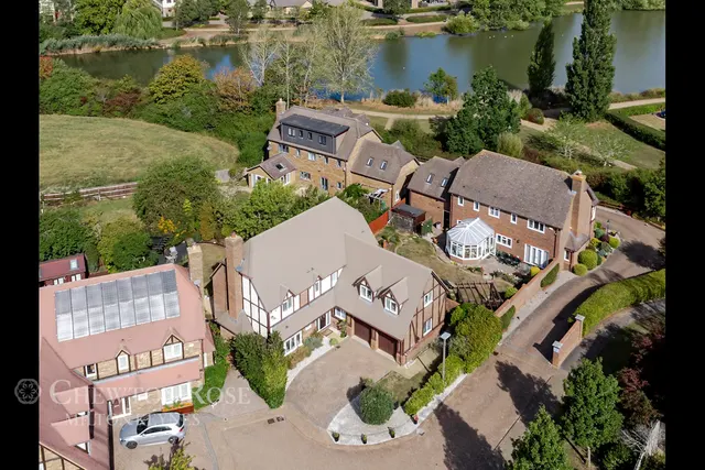 Allerford Court, Furzton, photo 3
