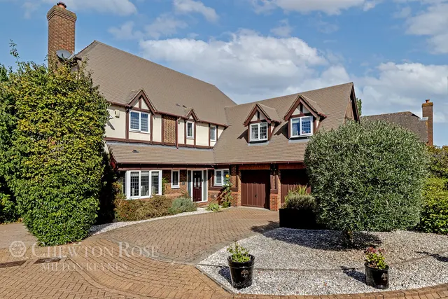 Allerford Court, Furzton, photo 1