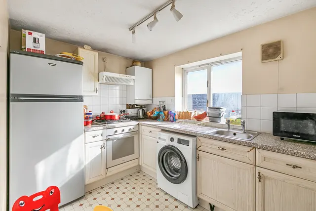 Mead Court, Egham, TW20, photo 3
