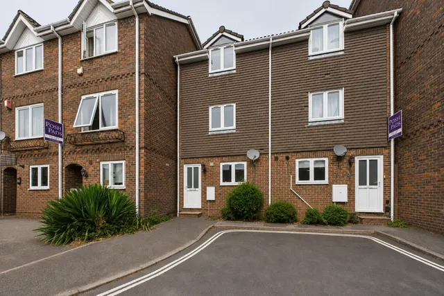 Berkeley Close, Southampton, photo 1