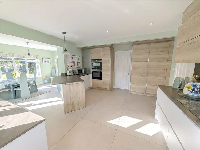 Rothesay Drive, Highcliffe, BH23, photo 3