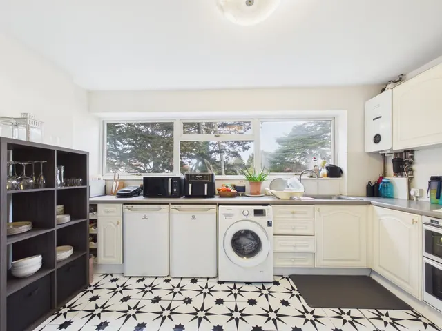 Fordbridge Road, Ashford, TW15, photo 3