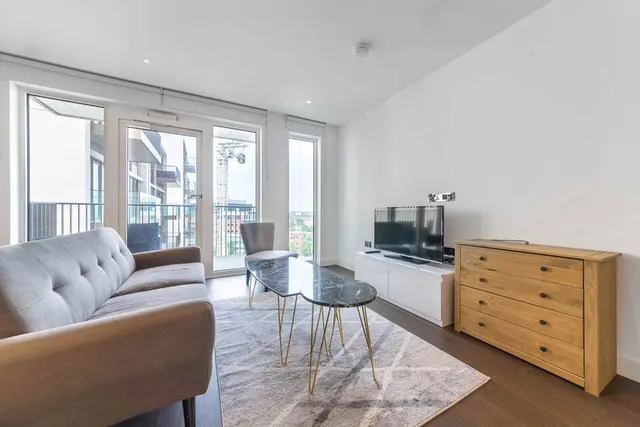 Fountain Park Way, White City, photo 1