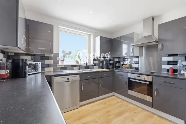 Cannon Road, London, N17, photo 2