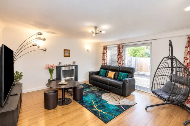 Knoll Crescent, Northwood Fees Apply, HA6, photo 2