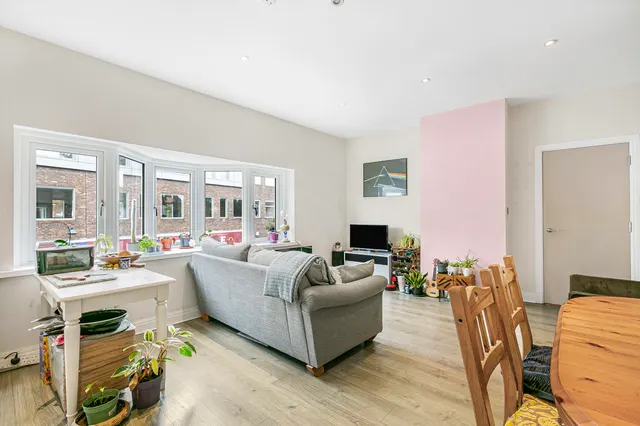 Station Approach, West Byfleet, KT14, photo 2