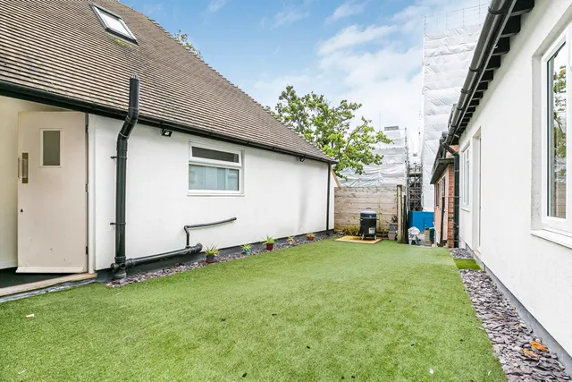 Station Approach, West Byfleet, KT14, photo 3