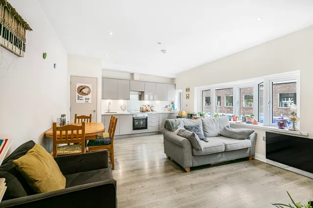 Station Approach, West Byfleet, KT14, photo 1