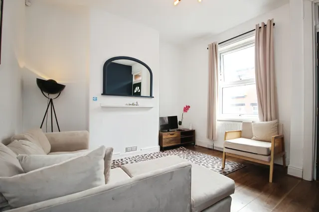Photo 3 — Burley Lodge Terrace, Leeds