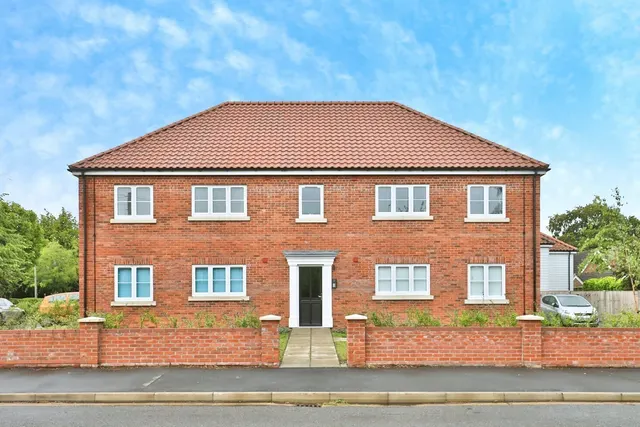 Harvey Lane, NR7, photo 1