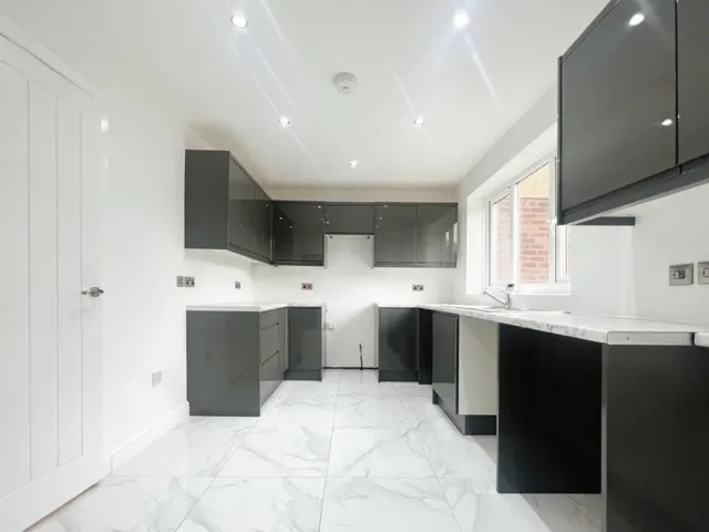 Wigan Road, Leigh, WN7, photo 2