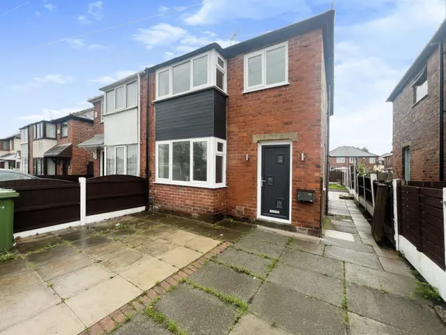 Wigan Road, Leigh, WN7, photo 1