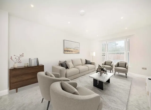 Orchard Road, Chessington, KT9, photo 3