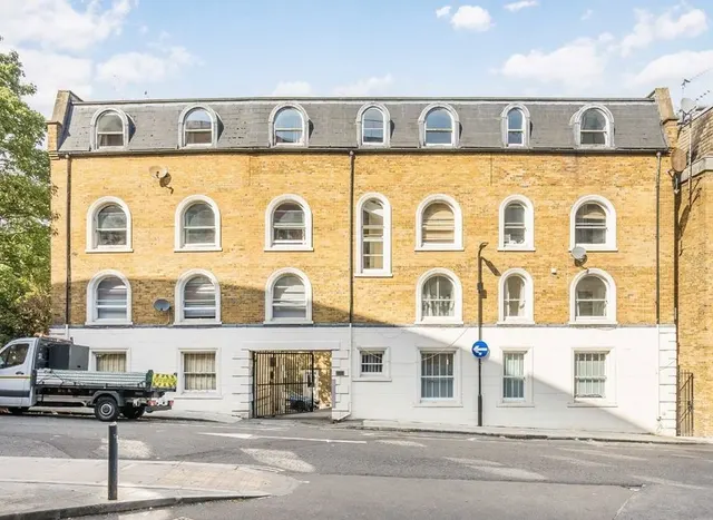 2 bedroom flat, Regents Park Road, Camden Town, NW1