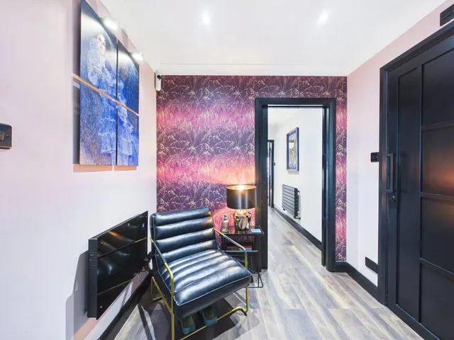Chaplin Close, Salford, M6, photo 2