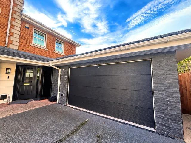 Chaplin Close, Salford, M6, photo 1