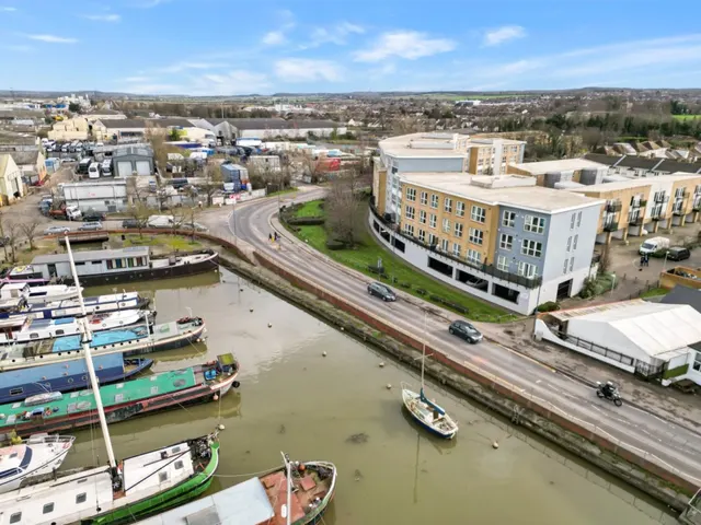 Admirals Way, Gravesend, DA12, photo 3