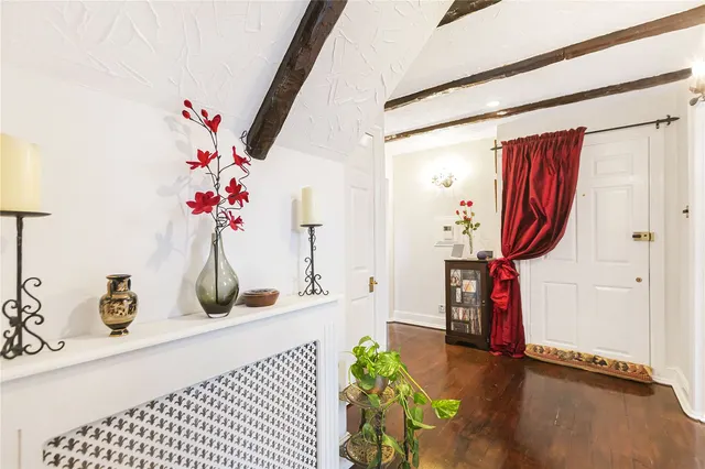 Photo 3 — Crescent East, Hadley Wood, EN4 0EY