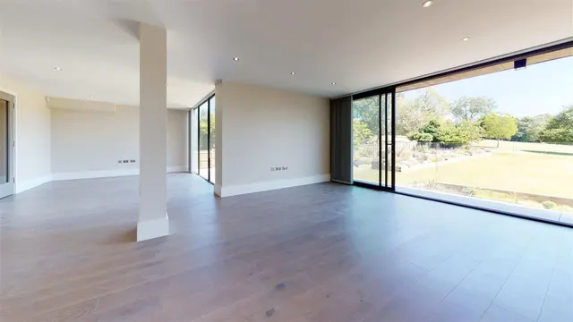 Westwood House, High Road, Chigwell, photo 1