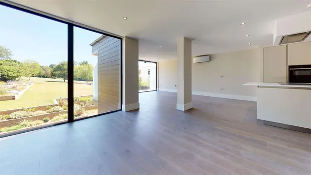Photo 2 — Westwood House, High Road, Chigwell