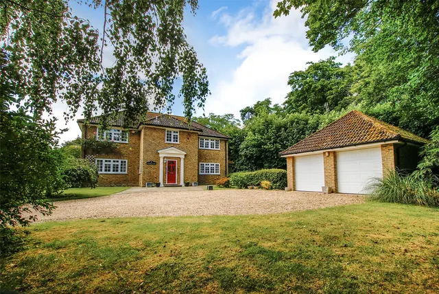Phoenix Court, Hartley Wintney, Hook, Hampshire, RG27 8JQ, photo 1