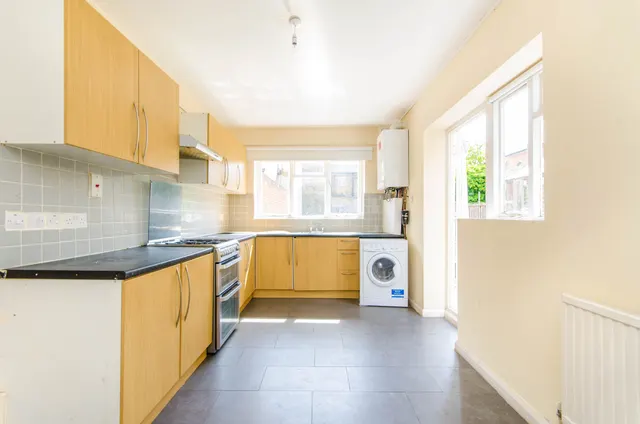 147 Browning Road, London, photo 1