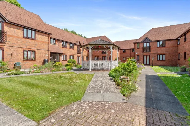 Offington Lane, Worthing, photo 1