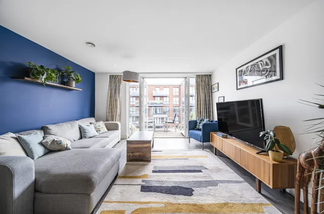 Photo 3 — Gaumont Place, Streatham Hill, London, SW2