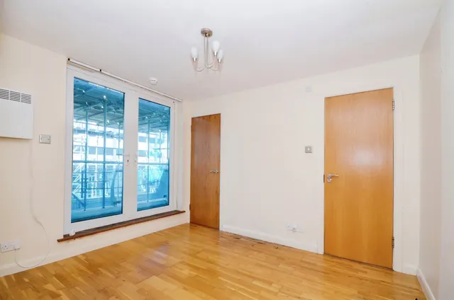 Lyon Road, Harrow, HA1, photo 2