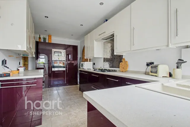 The Drive, Ashford, TW15, photo 2
