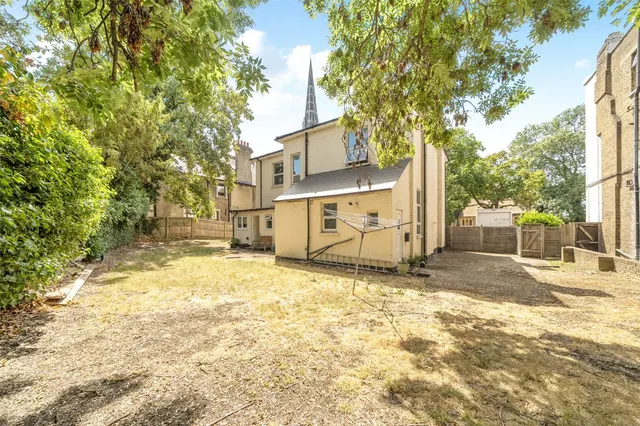 Photo 2 — Lordship Lane, SE22