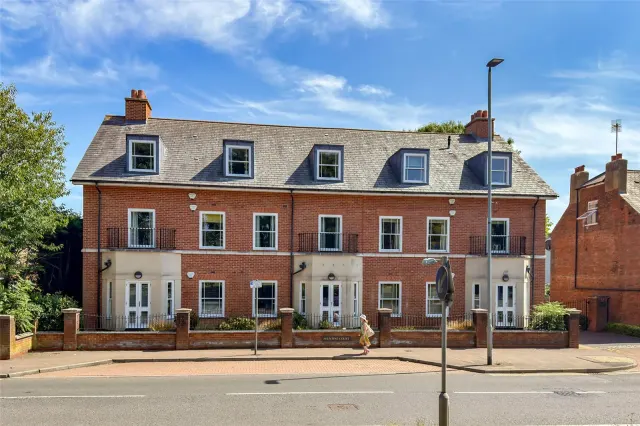 Holywell Hill, St. Albans, Hertfordshire, AL1 1HR, photo 1