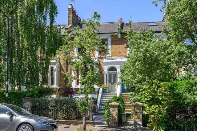 Highbury Quadrant, London, N5 2TE, photo 1