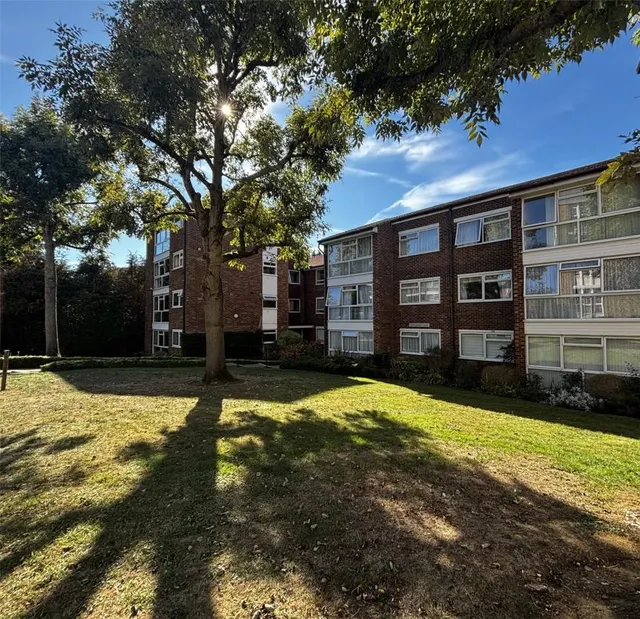 2 bedroom flat, Aran Drive, Stanmore, HA7
