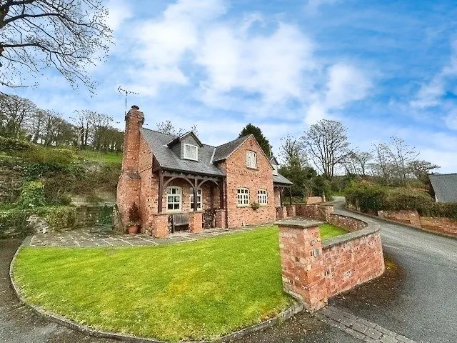 Cwm Road, Rhuallt, Denbighshire, LL17 0TP, photo 1